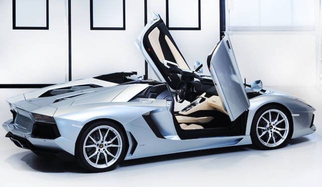 <strong>Lamborghini Aventador LP 700-4 Roadster｜ランボルギーニ アヴェンタドール LP700-4 ロードスター</strong>