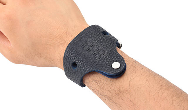 <strong>JAM HOME MADE｜ジャム ホーム メイド</strong>　ロッカーキーをイメージしたレザーブレスレット 1万2600円