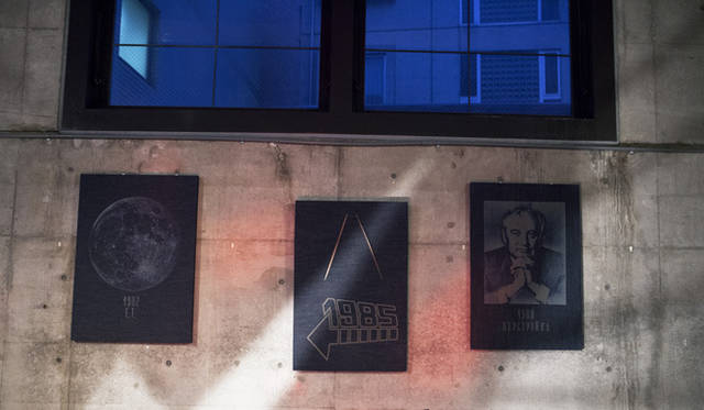 <strong>REBIRTH PROJECT｜リバースプロジェクト</strong>   各生地の年代ごとのシンボリックな出来事をデザイン