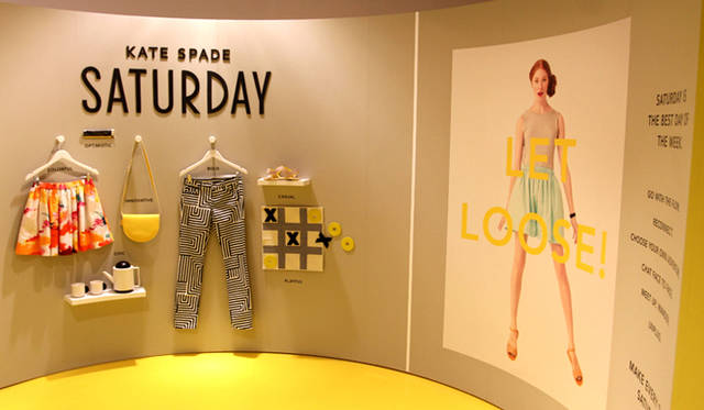 カラフルで、楽観的で大胆というケイト・スペード・ニューヨークのコンセプトを保ちながらも、よりカジュアルな雰囲気をまとったブランド