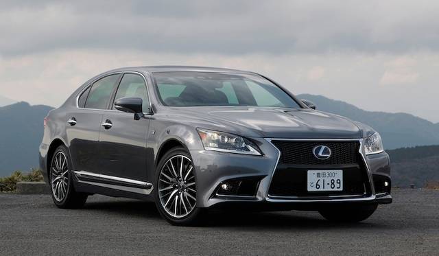 <strong>Lexus LS 600h F Sport｜レクサス LS 600h F スポーツ</strong><br />スピンドルグリルを採用しイメージはがらりと変わった