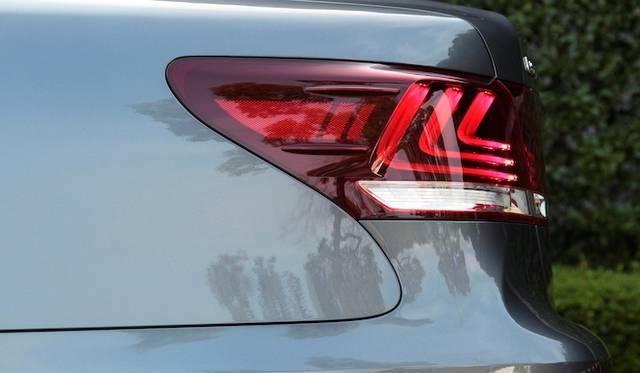 <strong>Lexus LS 600h F Sport｜レクサス LS 600h F スポーツ</strong>