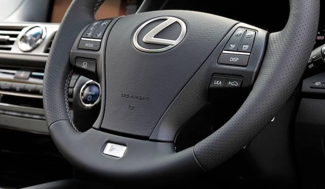 <strong>Lexus LS 600h F Sport｜レクサス LS 600h F スポーツ</strong>