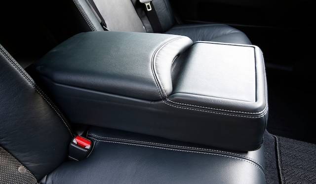 <strong>Lexus LS 600h F Sport｜レクサス LS 600h F スポーツ</strong>