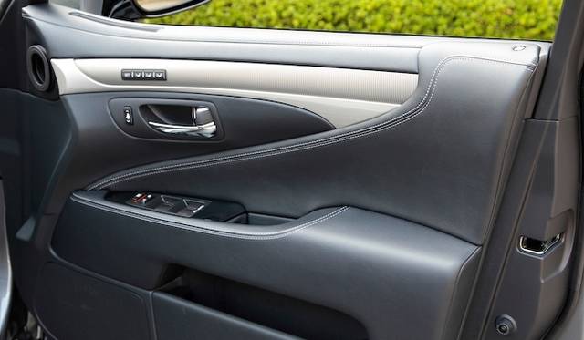 <strong>Lexus LS 600h F Sport｜レクサス LS 600h F スポーツ</strong>