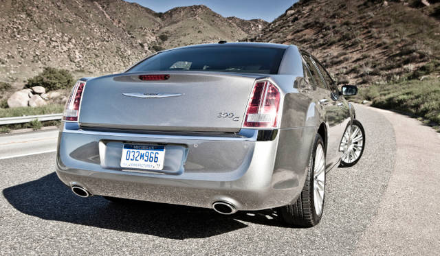 <strong>Chrysler 300｜クライスラー 300</strong>　写真は本国仕様車