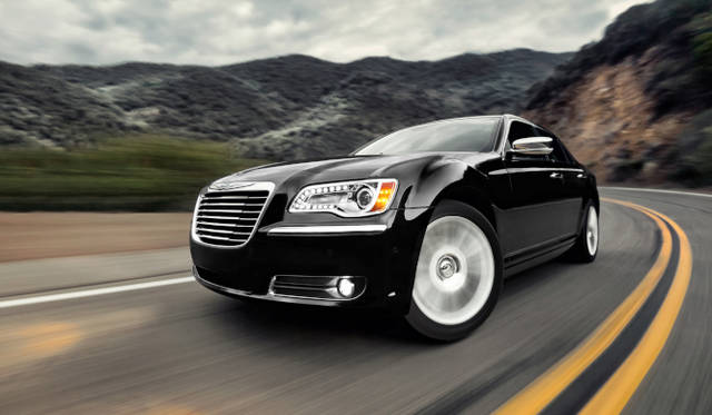 <strong>Chrysler 300｜クライスラー 300</strong>　写真は本国仕様車