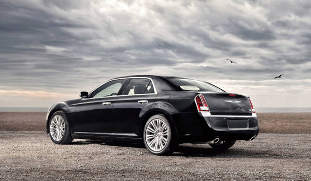 <strong>Chrysler 300｜クライスラー 300</strong>　写真は本国仕様車