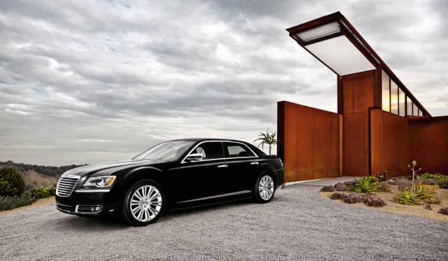 <strong>Chrysler 300｜クライスラー 300</strong>　写真は本国仕様車