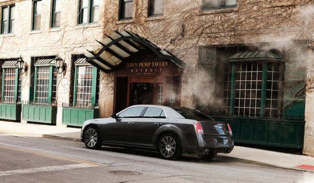 <strong>Chrysler 300｜クライスラー 300</strong>　写真は本国仕様車