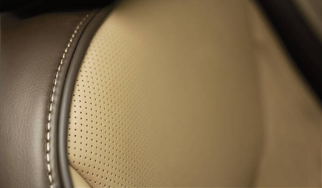 <strong>Chrysler 300C Luxury｜クライスラー 300C ラグジュアリー</strong>　写真は本国仕様車