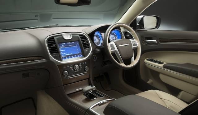 <strong>Chrysler 300｜クライスラー 300</strong>