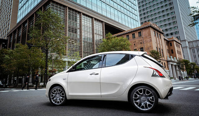 <strong>Chrysler Ypsilon｜クライスラー イプシロン</strong>