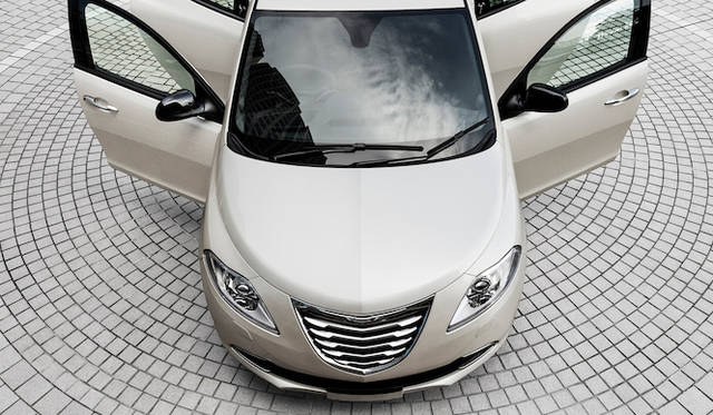 <strong>Chrysler Ypsilon｜クライスラー イプシロン</strong>