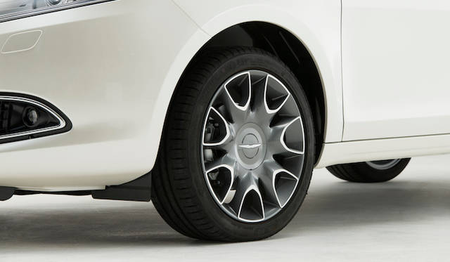 <strong>Chrysler Ypsilon｜クライスラー イプシロン</strong>