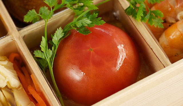 <strong>en.terrible│アンテリブル</strong>　「ズワイガニとクスクスサラダのトマトファルシ」