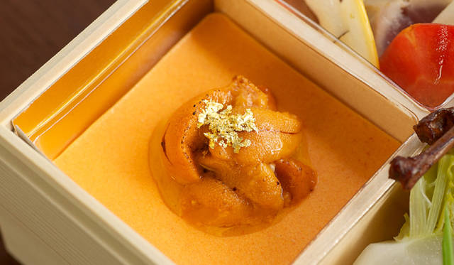 <strong>en.terrible│アンテリブル</strong>　「赤ピーマンのムース　焦がしウニ添え」