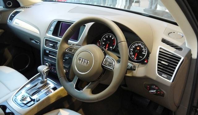 <strong>Audi Q5｜アウディ Q5</strong>