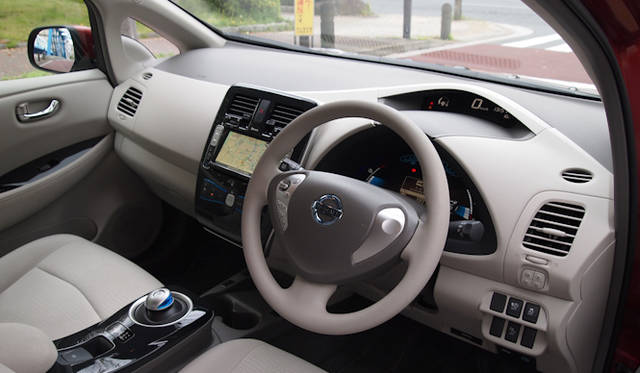 <strong>NISSAN LEAF｜日産リーフ</strong>