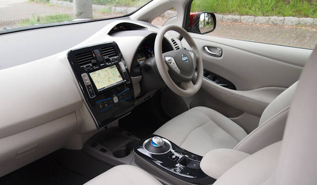 <strong>NISSAN LEAF｜日産リーフ</strong>