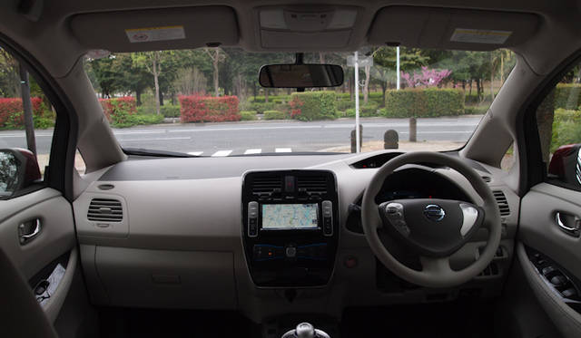 <strong>NISSAN LEAF｜日産リーフ</strong>