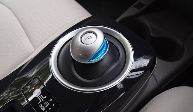 <strong>NISSAN LEAF｜日産リーフ</strong>