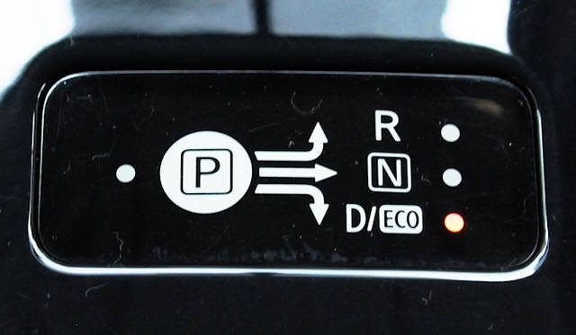 <strong>NISSAN LEAF｜日産リーフ</strong>