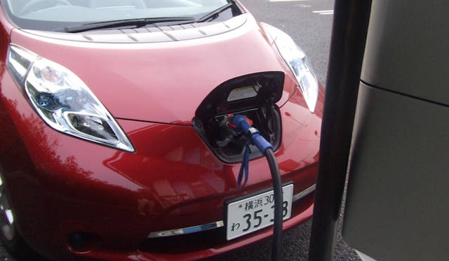 <strong>NISSAN LEAF｜日産リーフ</strong>