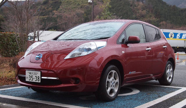 <strong>NISSAN LEAF｜日産リーフ</strong>