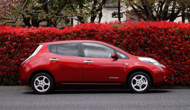 <strong>NISSAN LEAF｜日産リーフ</strong>