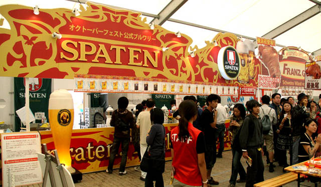 <strong>「スーパーオクトーバーフェスト in 東京ドーム 2012」</strong>　メインステージには特別ゲストも登場