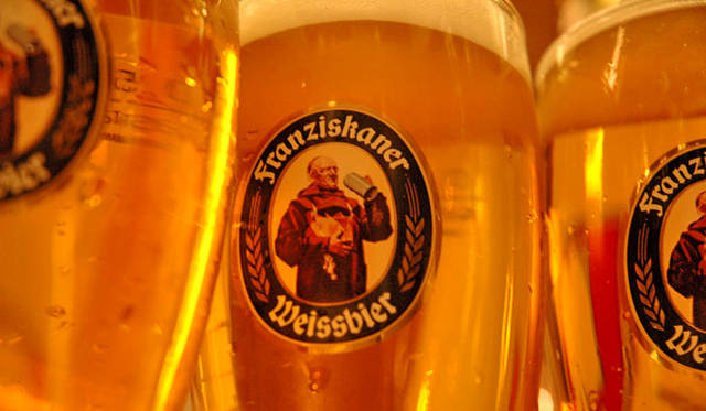 <strong>「スーパーオクトーバーフェスト in 東京ドーム 2012」</strong>　11月30日（金）には石野卓球氏（DJ）、オレスカバンドがステージに登場