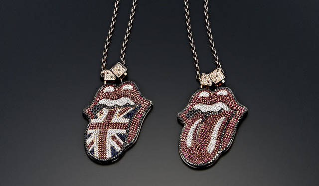 <strong>ENUOVE｜イノーヴェ</strong>　パヴェ（大）ユニオンジャック、赤ともに262万5000円（数量限定発売）　©2012 MUSIDOR B.V. Under License to Bravado Merchandising. All Rights Reserved.