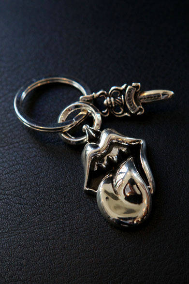 <strong>CHROME HEARTS｜クロムハーツ</strong>　ザ・ローリング・ストーンズのリップ＆タンがインパクト大。キーチェーン10万650円