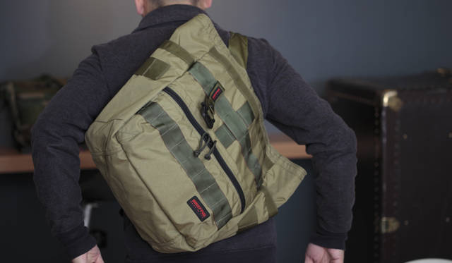 <strong>BRIEFING｜ブリーフィング</strong> 背負った状態