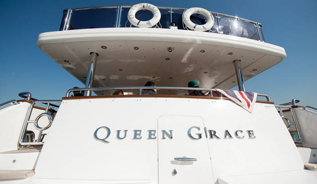 <strong>Schweppes｜シュウェップス</strong>　秋には似つかわぬほど美しく広がった青空のもと、クルージングボートを舞台に“ビタースイート”な味覚体験が繰り広げられた