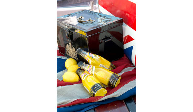 <strong>Schweppes｜シュウェップス</strong>　