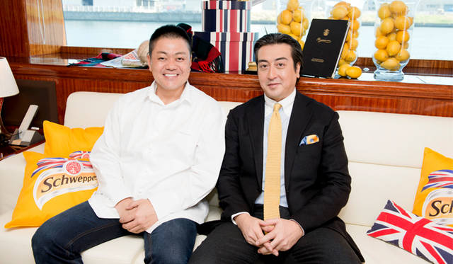 <strong>Schweppes｜シュウェップス</strong>　「NARISAWA」オーナーシェフの成澤由浩さん（左）と、当日ナビゲーター/MCを務めたアンドレア・ポンピリオさん