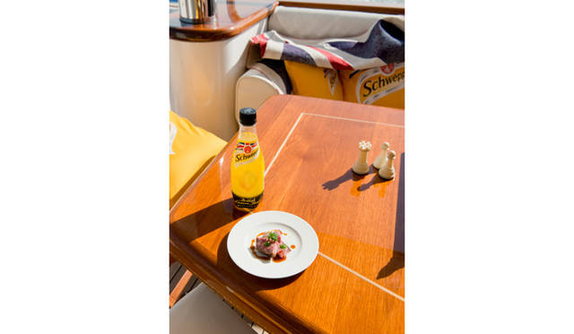 <strong>Schweppes｜シュウェップス</strong>　苦味のある木の芽のソースを使った「飛騨牛　木の芽ソース」