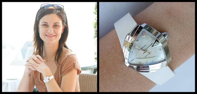 <strong>HAMILTON｜ハミルトン</strong><br />フランス出身の彼女は、ベンチュラのレディースタイプを身に着けて。（日本未発売）