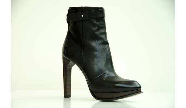 <strong>CoSTUME NATIONAL│コスチューム ナショナル</strong>　ショート・ブーツ　7万3500円