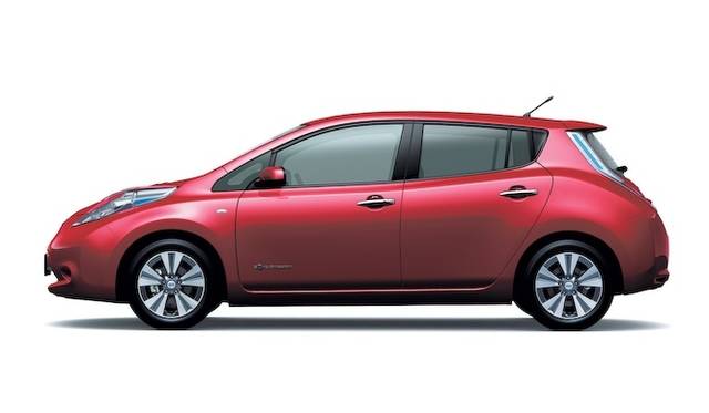 <strong>Nissan Leaf｜日産 リーフ</strong>　ラディアントレッド