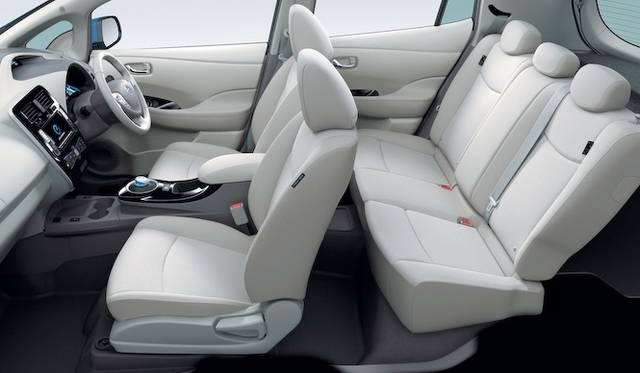 <strong>Nissan Leaf｜日産 リーフ</strong>　<br />写真のリーフのグレードはG。ボディカラーはアクアブルー、内装色はエアリーグレー