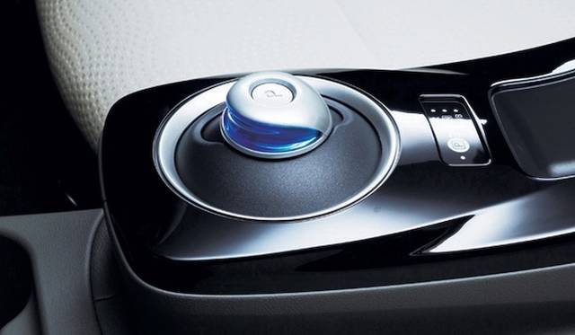 <strong>Nissan Leaf｜日産 リーフ</strong>