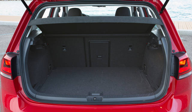 <strong>Volkswagen Golf 1.4TSI｜フォルクスワーゲン ゴルフ 1.4TSI</strong><br />トランク容量は通常380リットル