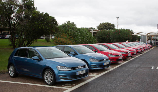 <strong>Volkswagen Golf｜フォルクスワーゲン ゴルフ</strong>　試乗会場にずらり並んだゴルフ マーク7