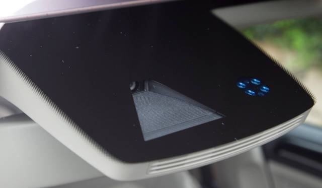 <strong>Volkswagen Golf 1.4TSI｜フォルクスワーゲン ゴルフ 1.4TSI</strong><br />充実した安全装備を誇るゴルフ7。クルーズコントロールなどに利用する、ルームミラー裏のカメラ