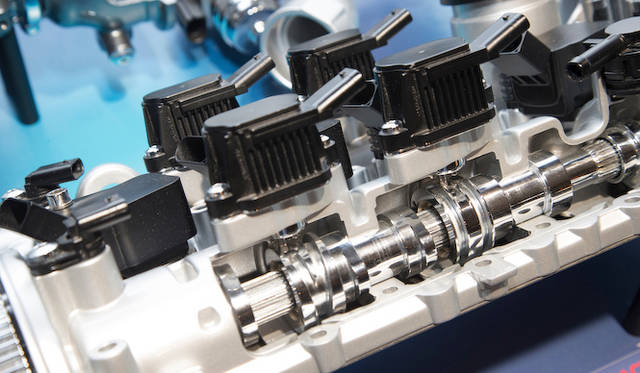 <strong>Volkswagen Golf 1.4TSI｜フォルクスワーゲン ゴルフ 1.4TSI</strong><br />写真左側のカムシャフトに切られた溝を使い、燃料噴射を空振りさせる