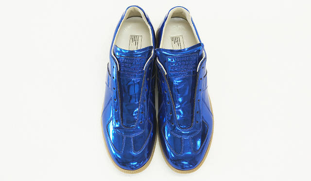 <strong>Maison Martin Margiela｜メゾン マルタン マルジェラ</strong>　メタリックブルーの「レプリカ」ジャーマントレーナー地方店限定発売