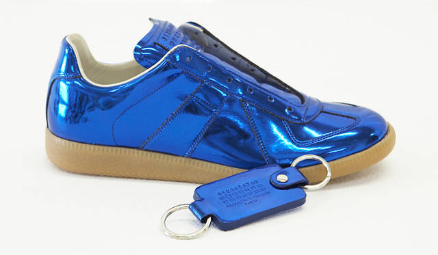 <strong>Maison Martin Margiela｜メゾン マルタン マルジェラ</strong>　地方店限定「レプリカ」ジャーマントレーナー　4万7250円、キーリング　1万2600円